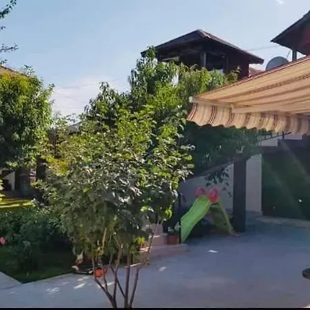 Daire Sandra&rebecut Două Mai