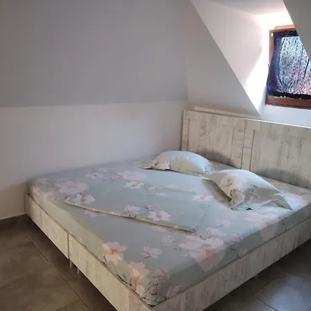 Daire Sandra&rebecut Două Mai