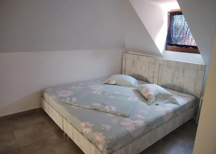 Daire Sandra&rebecut Două Mai